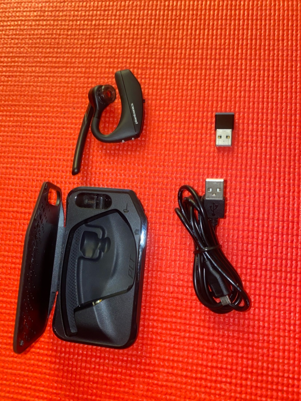 Plantronics Black Bluetooth Headset with Charging Case and USB Cable - Picture 5 of 10